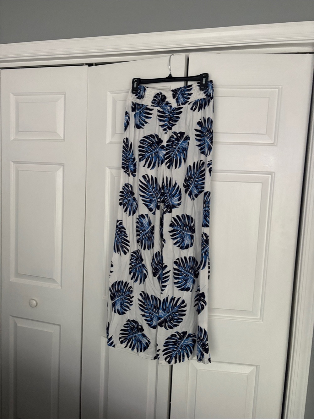 Wide-Leg White Pants with Blue Tropical Leaf Print